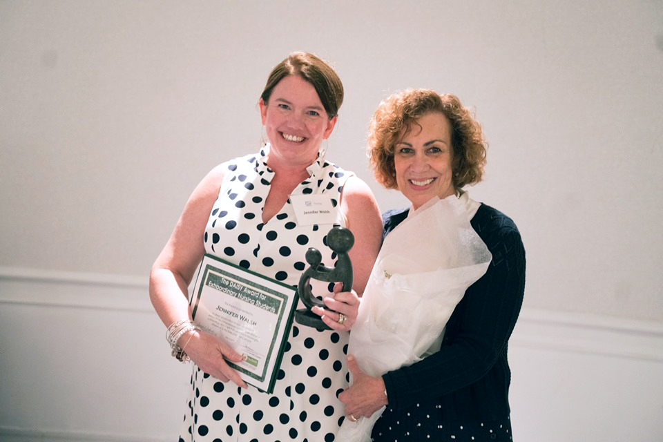 Jennifer Walsh receiving the DAISY Faculty Award