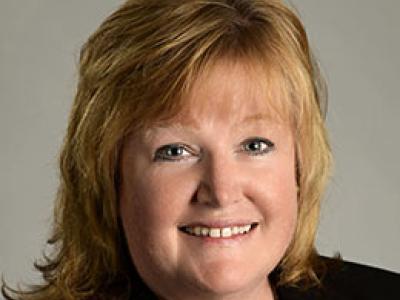 Dr. Carol Braungart headshot