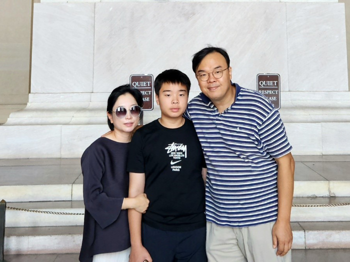 Juh Shin and family in front of Lincoln memorial